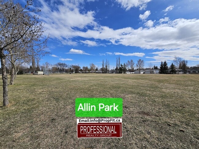 Photo - 15914-15996 96 Ave NW