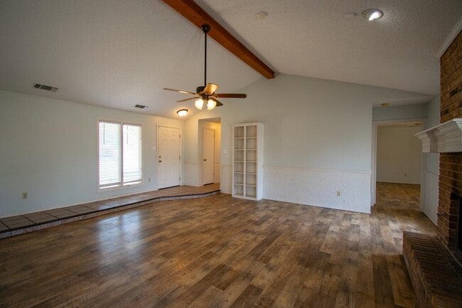 Photo - 5706 87th Pl