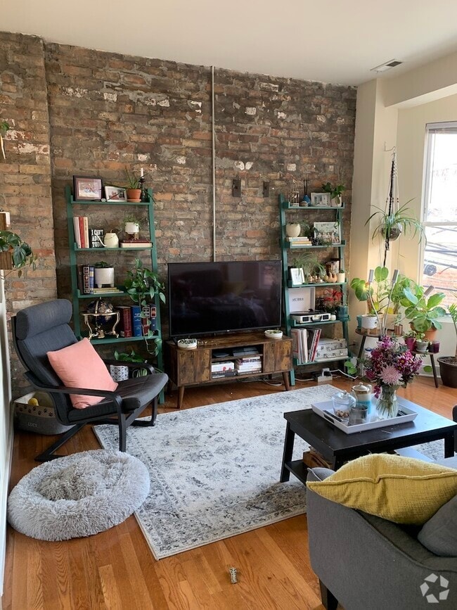 Building Photo - 850 W Fletcher St Unit 3R Rental