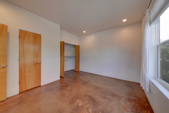 Photo - 1020 6th St NW
