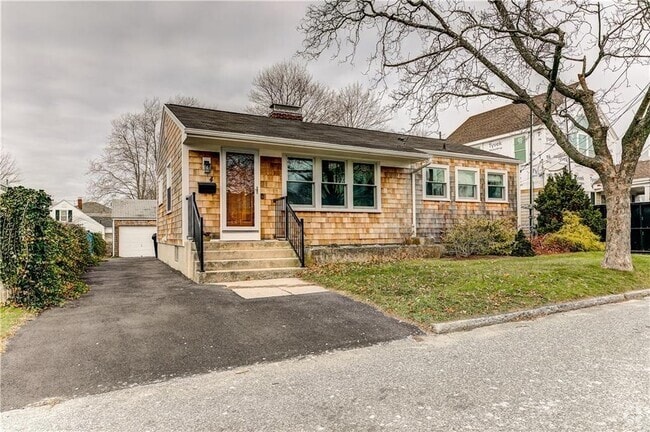 Building Photo - 4 Sagamore St Rental