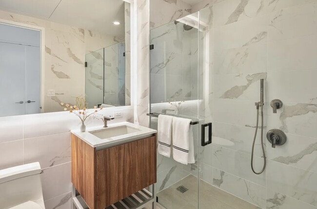 Photo - 636 W 30th St Unit 21G