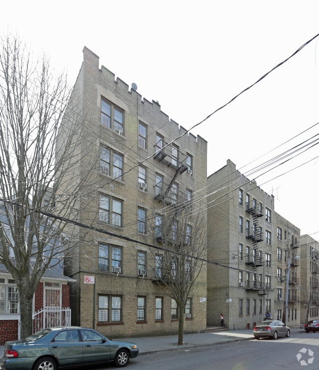 Photo - 666 E 224th St