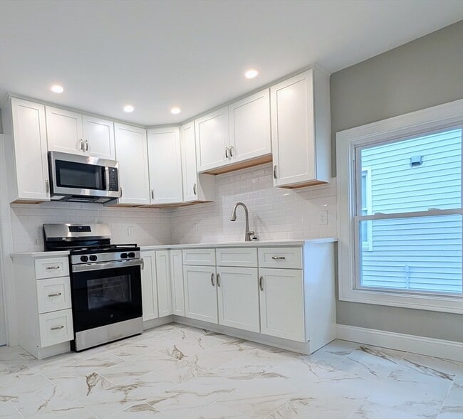 Building Photo - 121 Whitman St Unit 2