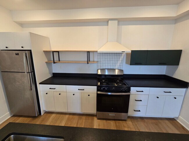 Photo - Modern Large 1 BED 1.5 BATH in Port Richmond! Unit 8