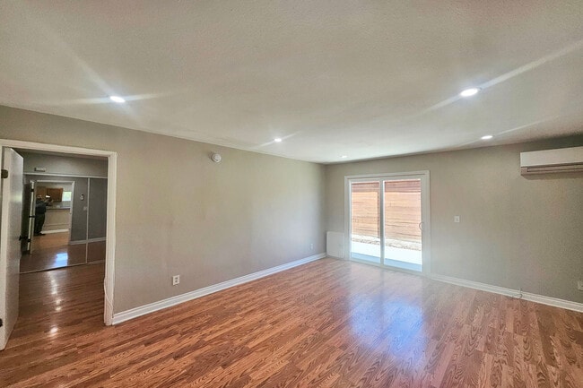 6946 Jellico Ave Unit 1/2