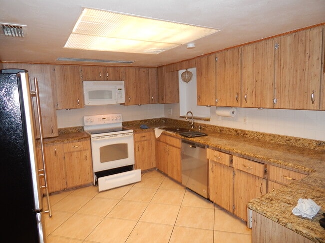 Building Photo - 5005 Genesis Ave Rental