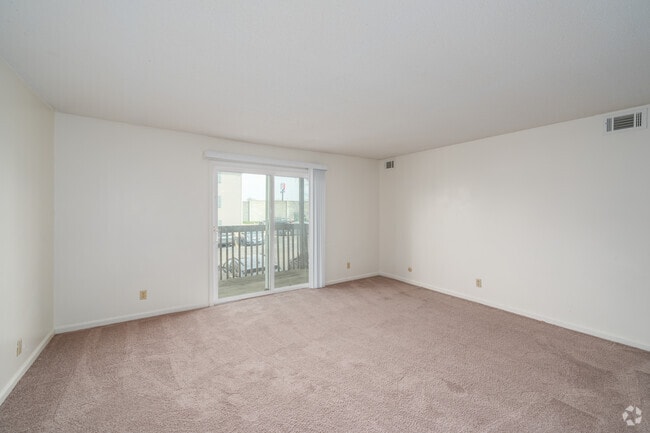 2BR, 1BA - 810SF - Living Room