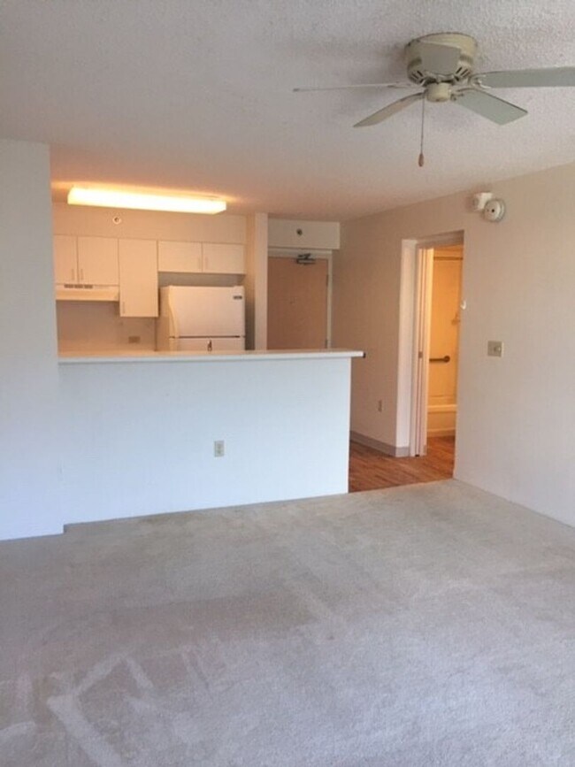 Photo - **COUNTRY CLUB VILLAGE 6 1BD/1BA/2PK CONDO FOR RENT!** Unit 606