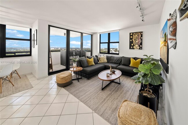 Photo - 2555 Collins Ave Unidad 2402