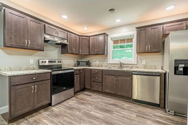 Photo - Eastern Eight- Bristol, VA- SFH Unidad 147 Leonard St