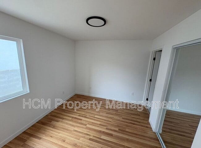 Photo - 856–858 W 47th St