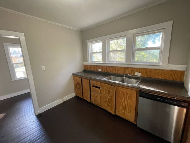 Photo - 2 bedroom 1.5 bath house available now!