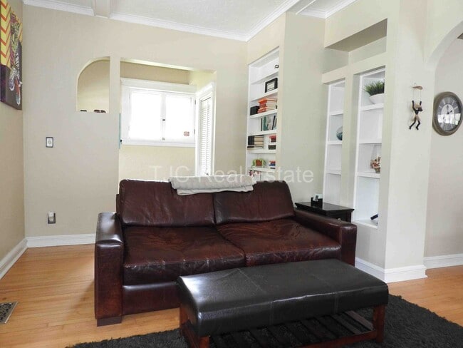 Photo - 2322 Cherry St