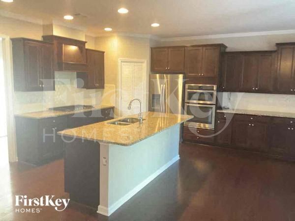 Photo - 956 Woodbury Rd