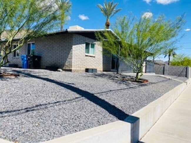 Photo - 4 bed 3, bath with connected guest house