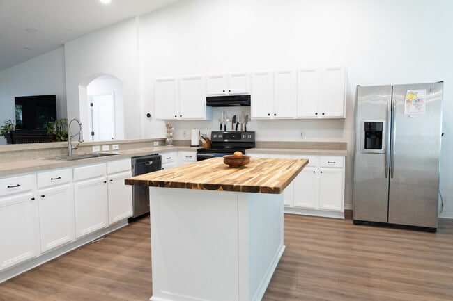 Photo - 1511 McCrea Dr