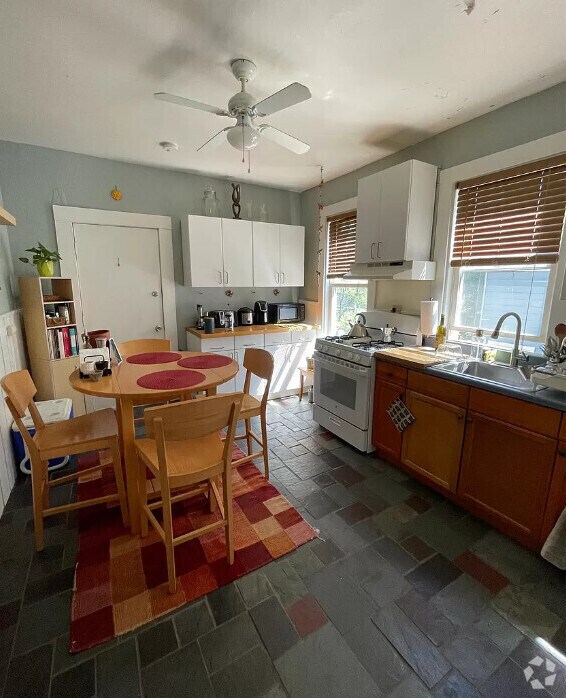 Building Photo - 21 Haverford St Unit 1 Rental
