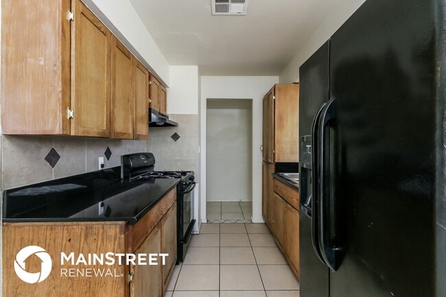 Photo - 2027 W Chambers St