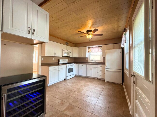 Photo - 817 Spring Rd
