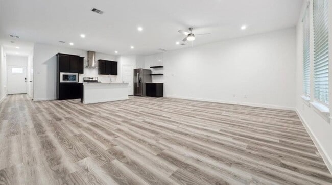 Photo - 2911 Crown Gate Dr