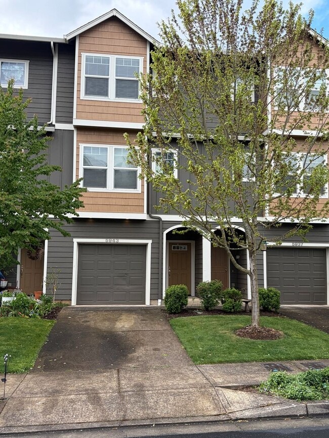 Building Photo - Modern Comfort Meets Easy Living in McKenzie Ridge Estates