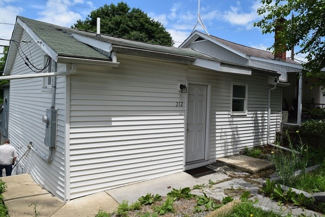 Photo - 212 E Pike St House