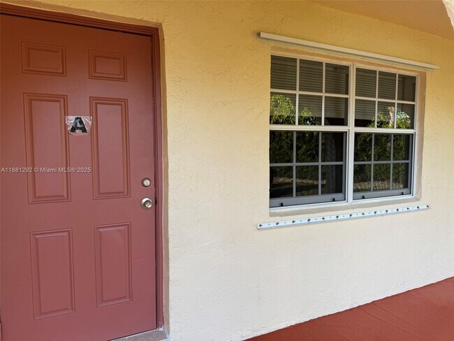 Photo - 4065 SW 51st St Unit B