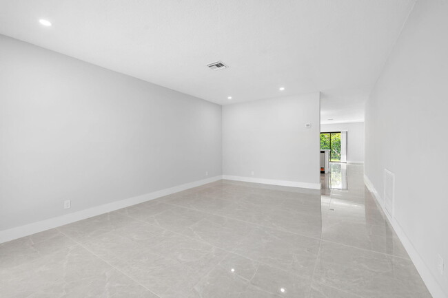 3720 NW 110th Ave