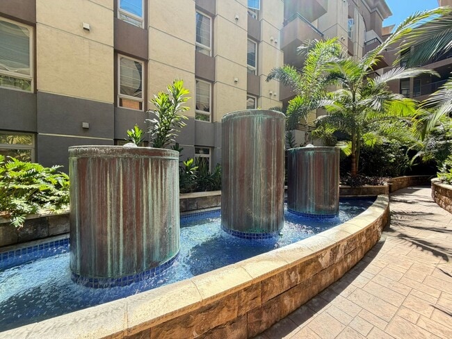 Building Photo - Stylish 3-Bedroom Ground Floor Unit 2213