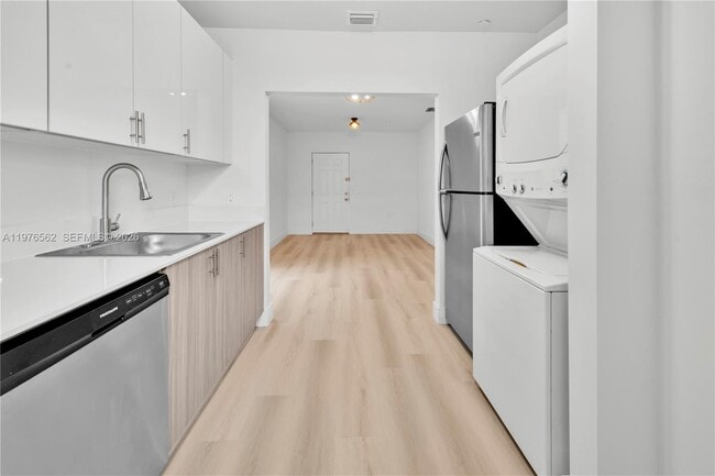 Photo - 1119 SW 6th St Unit 203