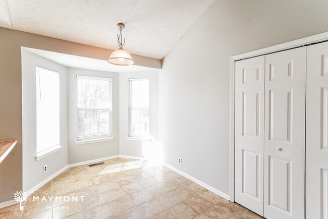 Photo - 737 Stone Hedge Dr