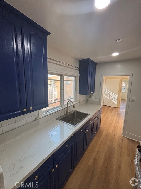 Building Photo - 950 E 48th St Rental