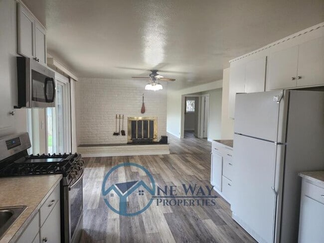 Photo - 4624 Grandview Dr W