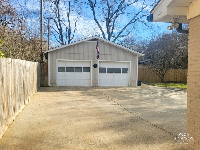 Photo - 3633 Densmore Dr