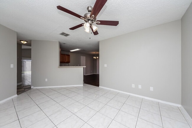 Photo - 153 Pinewood Cir