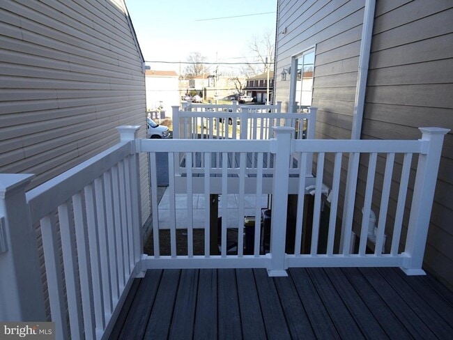 Photo - 208 W 9th St