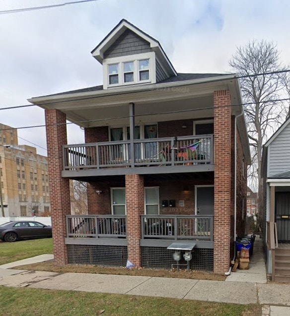 Building Photo - 249 Custer St Unit Upper