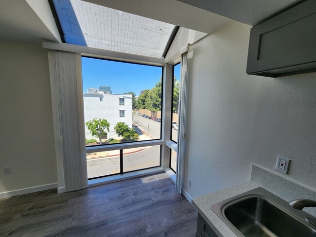 Photo - 626 N Isabel St Unit 301