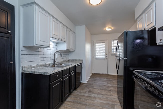 3BR, 2BA - 1268 SF C2 - Kitchen