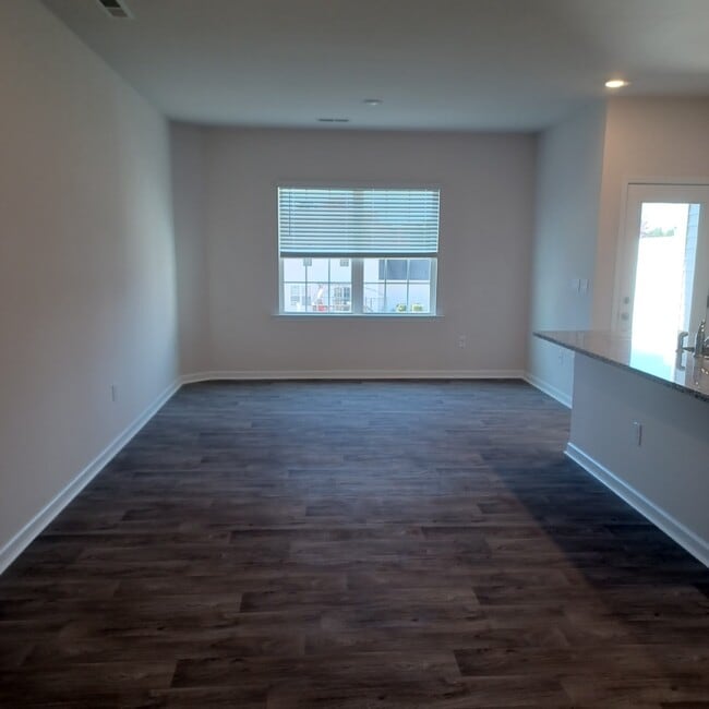 Sala de estar - 1107 Gracie Ln