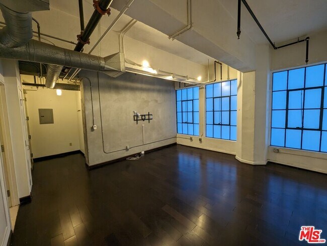 746 S Los Angeles St Unit 402