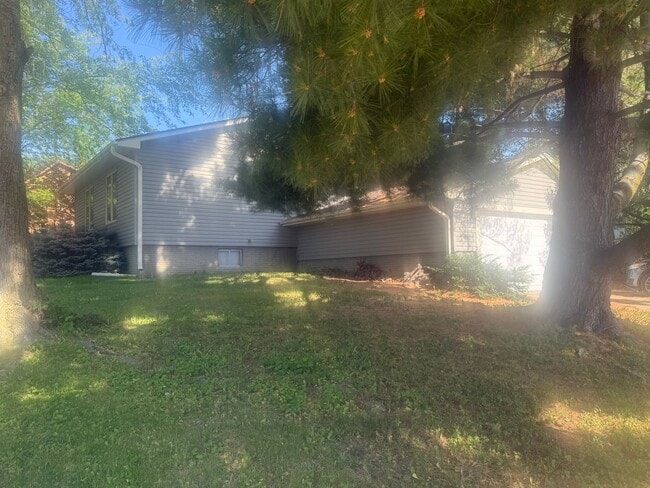 Photo - New Listing - 4 Bedroom House on Iowa City Westside on Sunset