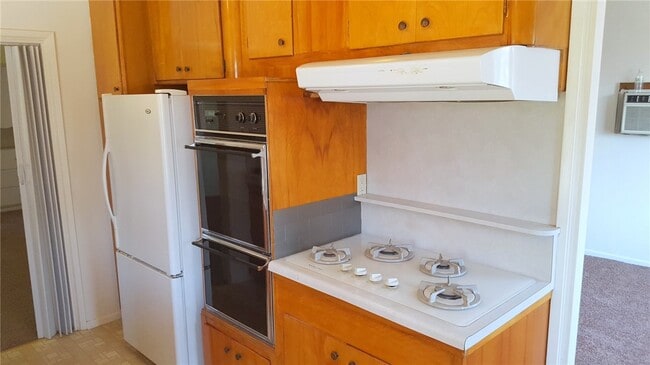 Photo - 609 W 5th St