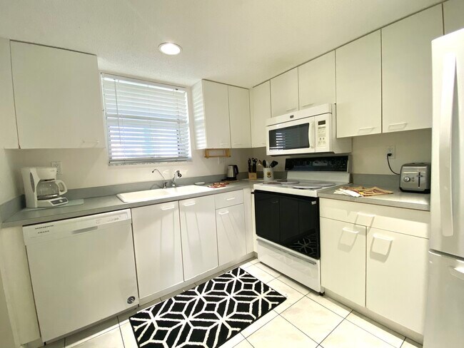 Photo - 17801 N Bay Rd Unidad 511