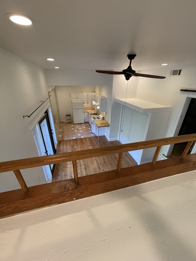 Photo - 754 Old Topanga Canyon Rd Unidad jim borland