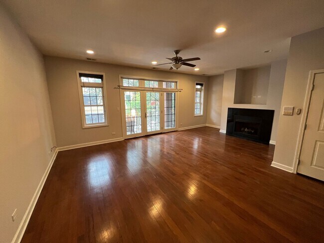 Photo - 1537 N Milwaukee Ave Unit 2