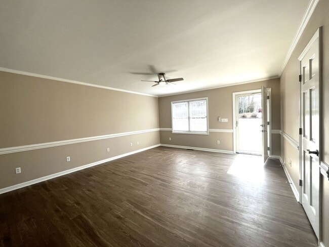 Photo - ~~ Cute 3-Bedroom Home w/fenced backyard ~~