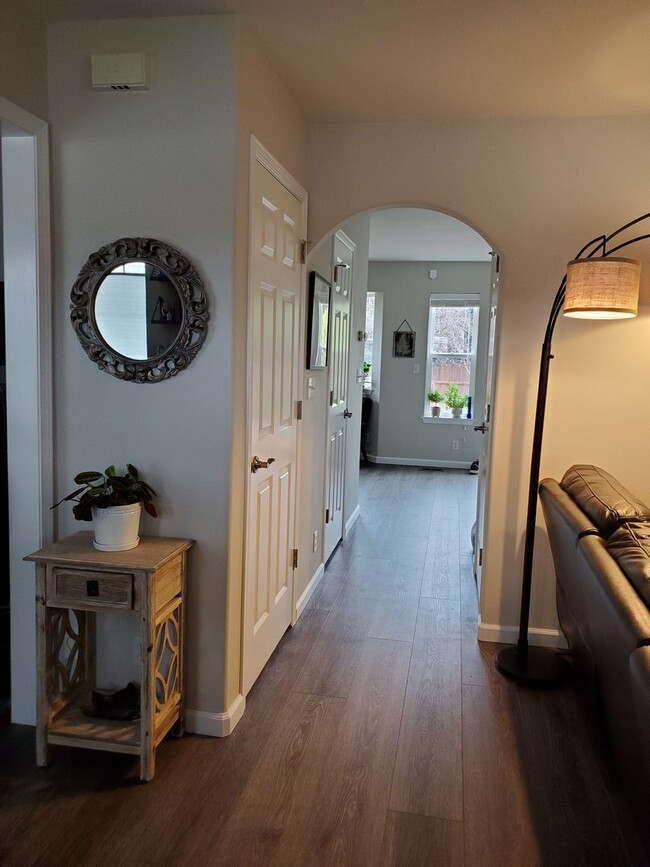 Photo - Beautiful 3 Bedroom Home with Massive Garage and Bonus Room