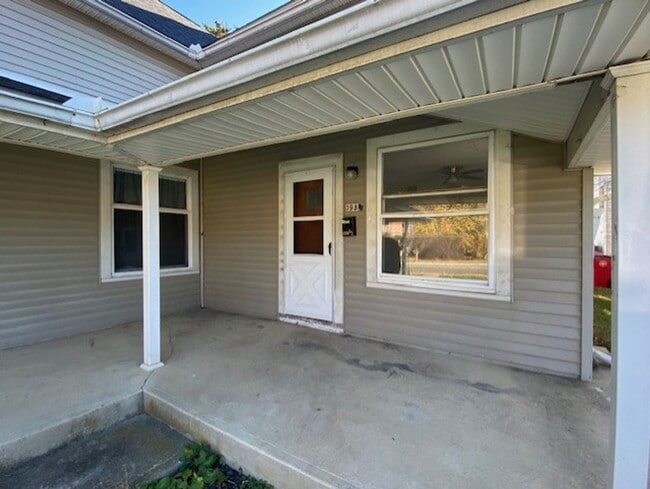 Building Photo - 1-198 1/2 E High St Unit 198 1/2